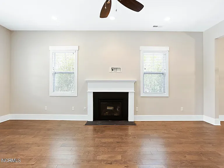 4076 Tamarisk Ln — Photo 7