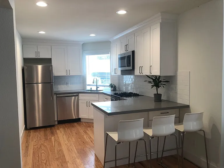 2060 San Antonio Ave — Photo 5