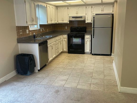 4th image of 1532 La Chateau Dr