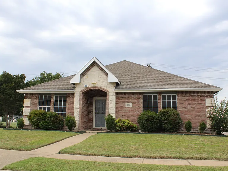 1321 Red River Ln — Photo 2