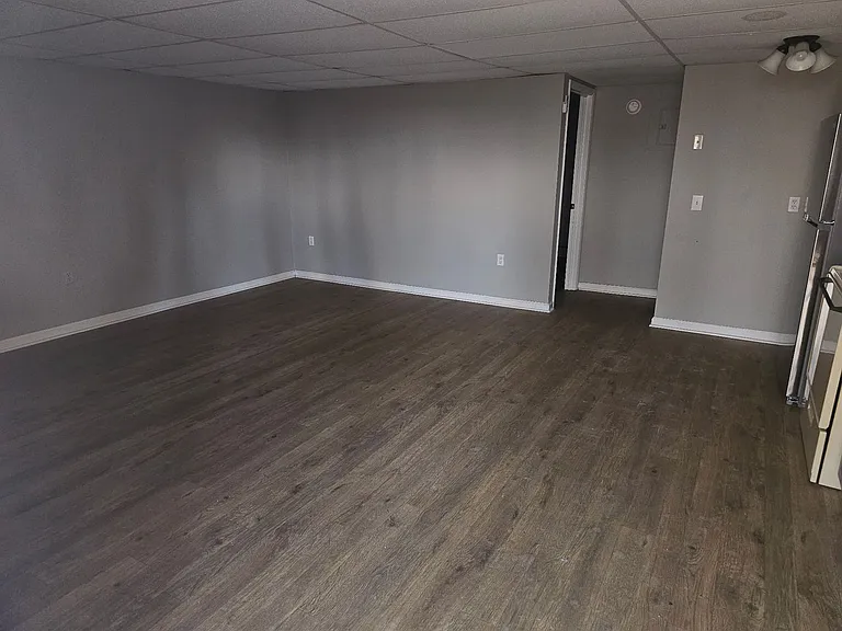 1213 W Reservoir St — Photo 3
