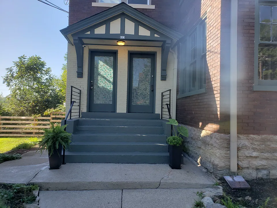 805 Ridgeway Ave #2