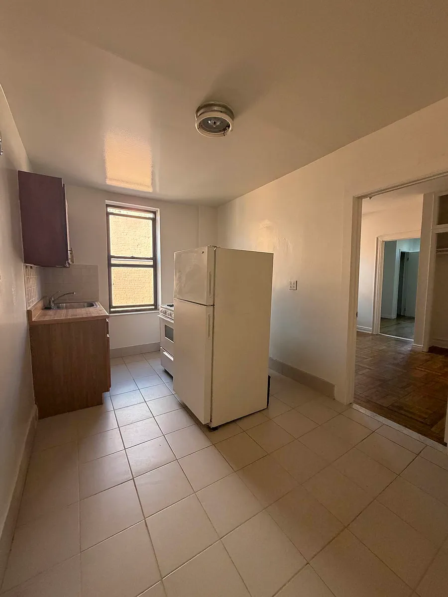 Building Photo - 32-48 41st St #4R