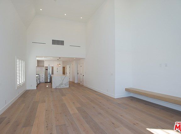 4th image of 1539 Greenfield Ave APT 301
