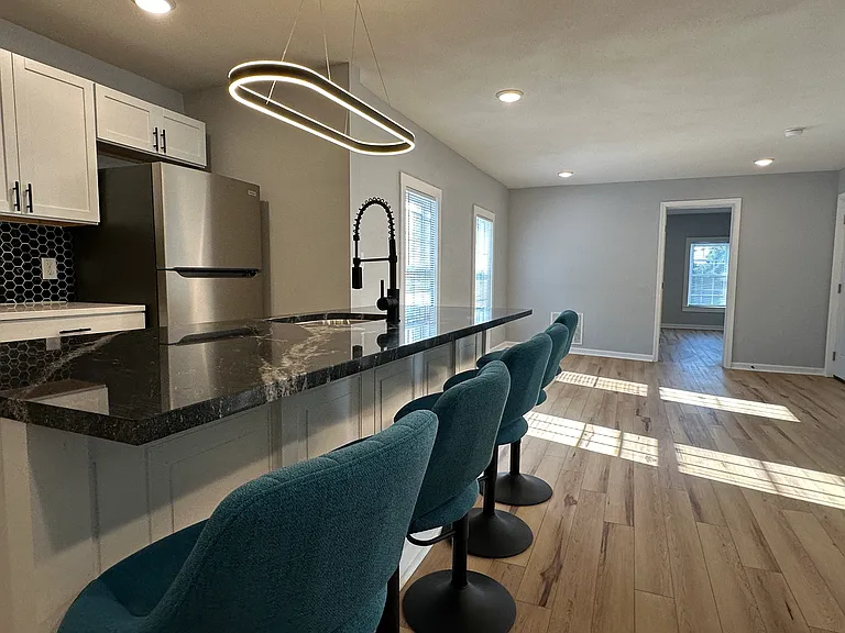 408 E Laurel St #2 — Photo 34