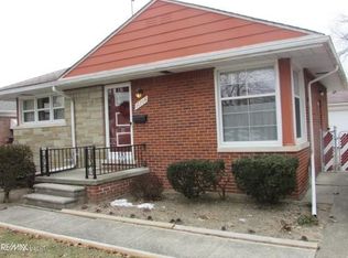 16704 Forest Ave, Eastpointe, MI 48021