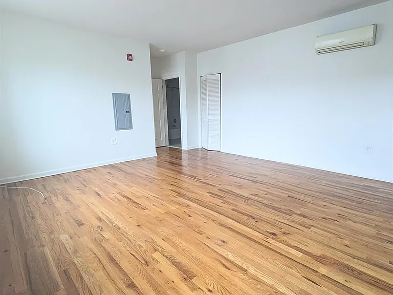 2 S Oakland Ave — Photo 15