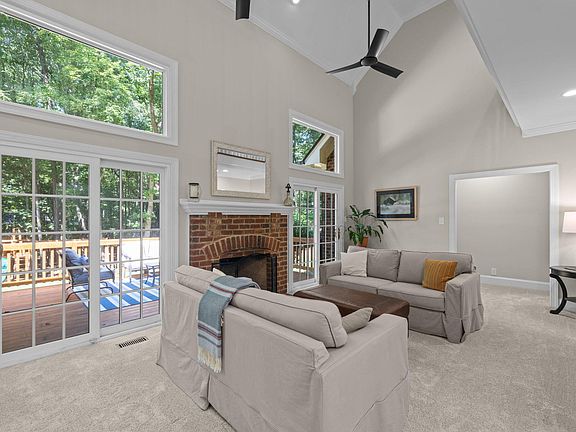 5th image of 5 Sagamore Pl