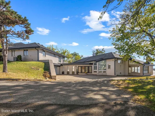 2 Wards Point Ave, Staten Island, NY 10307