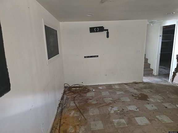 4th image of 410 Upper Sunset Dr