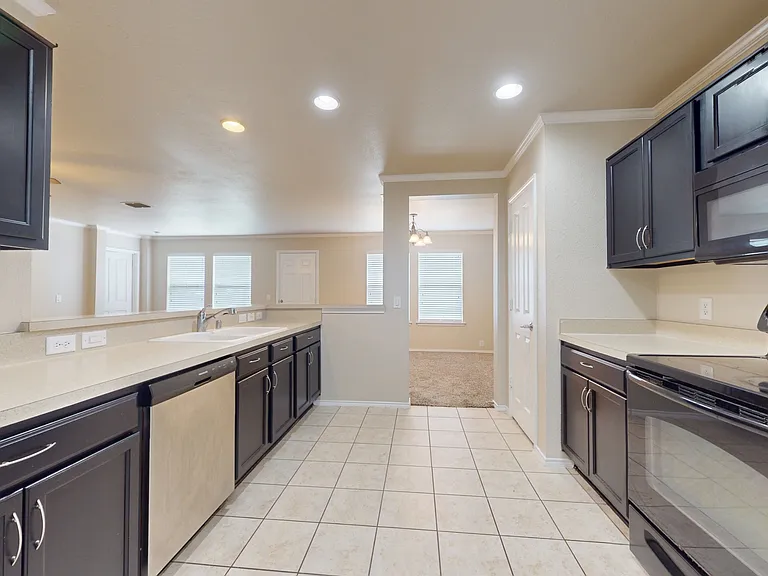 512 Cookston Ln — Photo 2