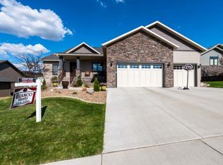 3905 High Creek Rd, Bismarck, ND 58503