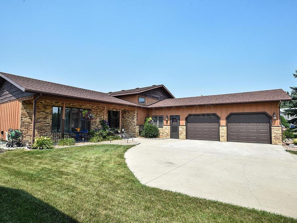 1st image of 2866 Village Green West Loop Dr
