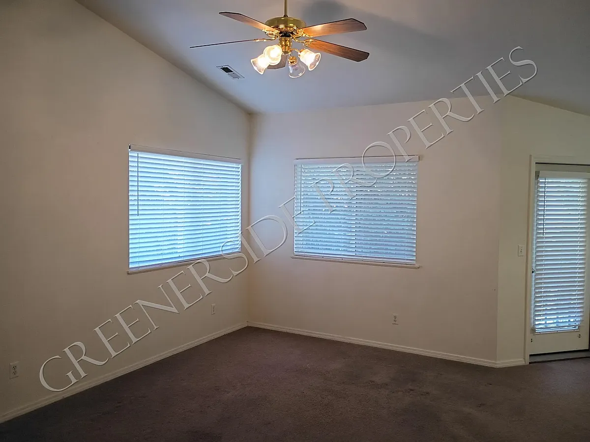 Living Room - 677 Paradise Pl