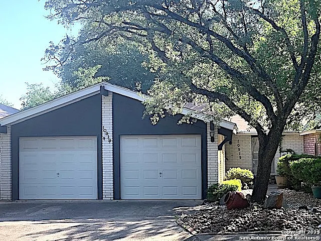 10919 Whisper Rdg — Photo 2