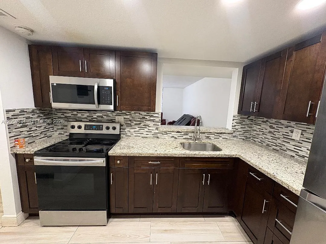 The Horizons Condo #4 — Photo 4