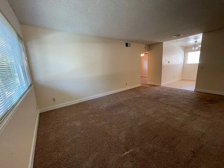 2524 I Street — Photo 3