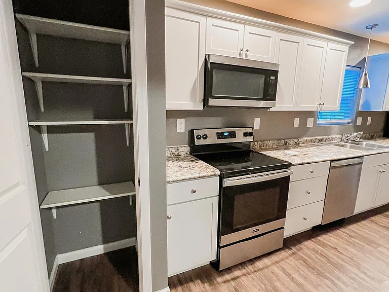 504 E Boulevard St — Photo 4