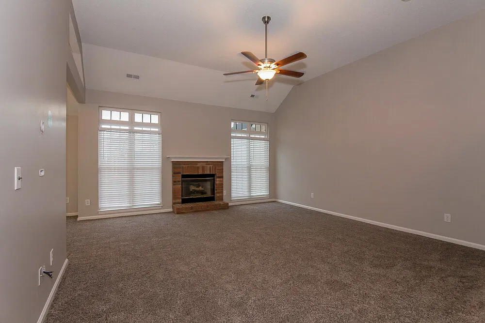 3 bed, 2.0 bath, 1584 sqft, $2,120 — Photo 2