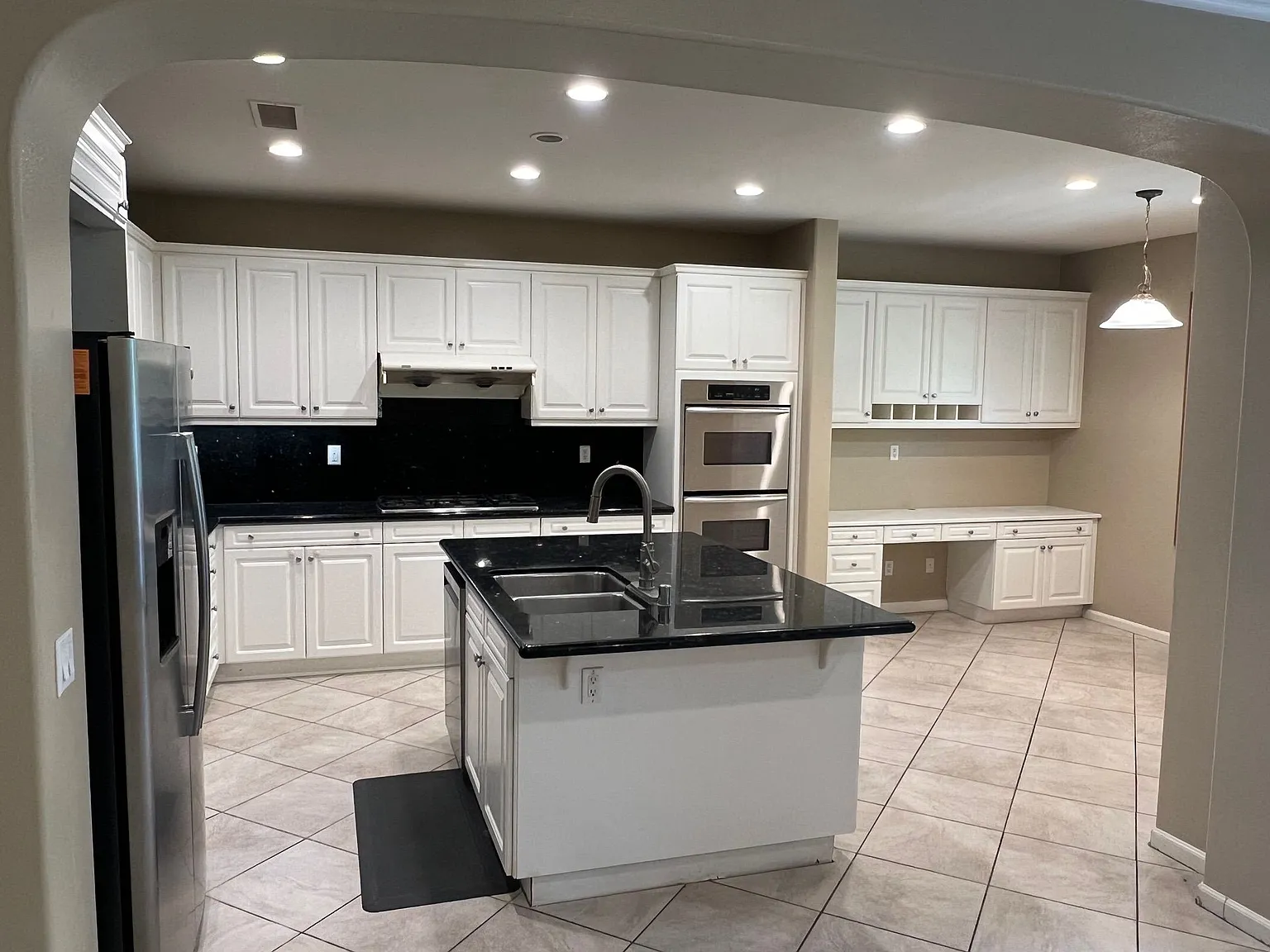 5 bed, 3.0 bath, 3105 sqft, $4,450 — Photo 2