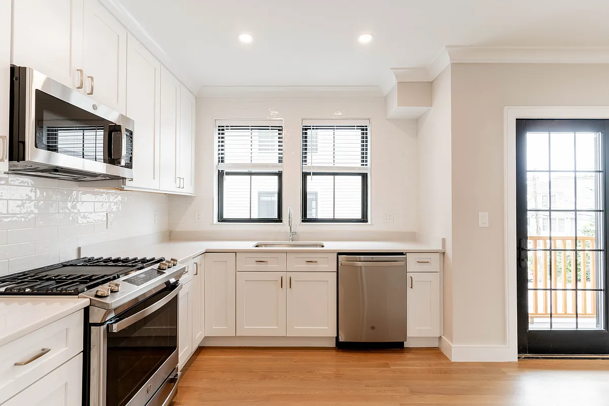 Building Photo - 283 Lamartine St #3