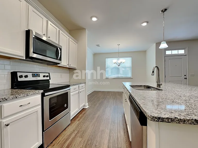 16368 Aubergine Aly — Photo 4