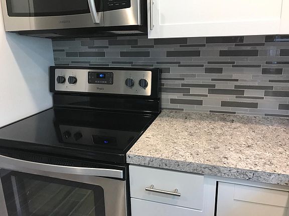 5th image of 71 Richmond Ave