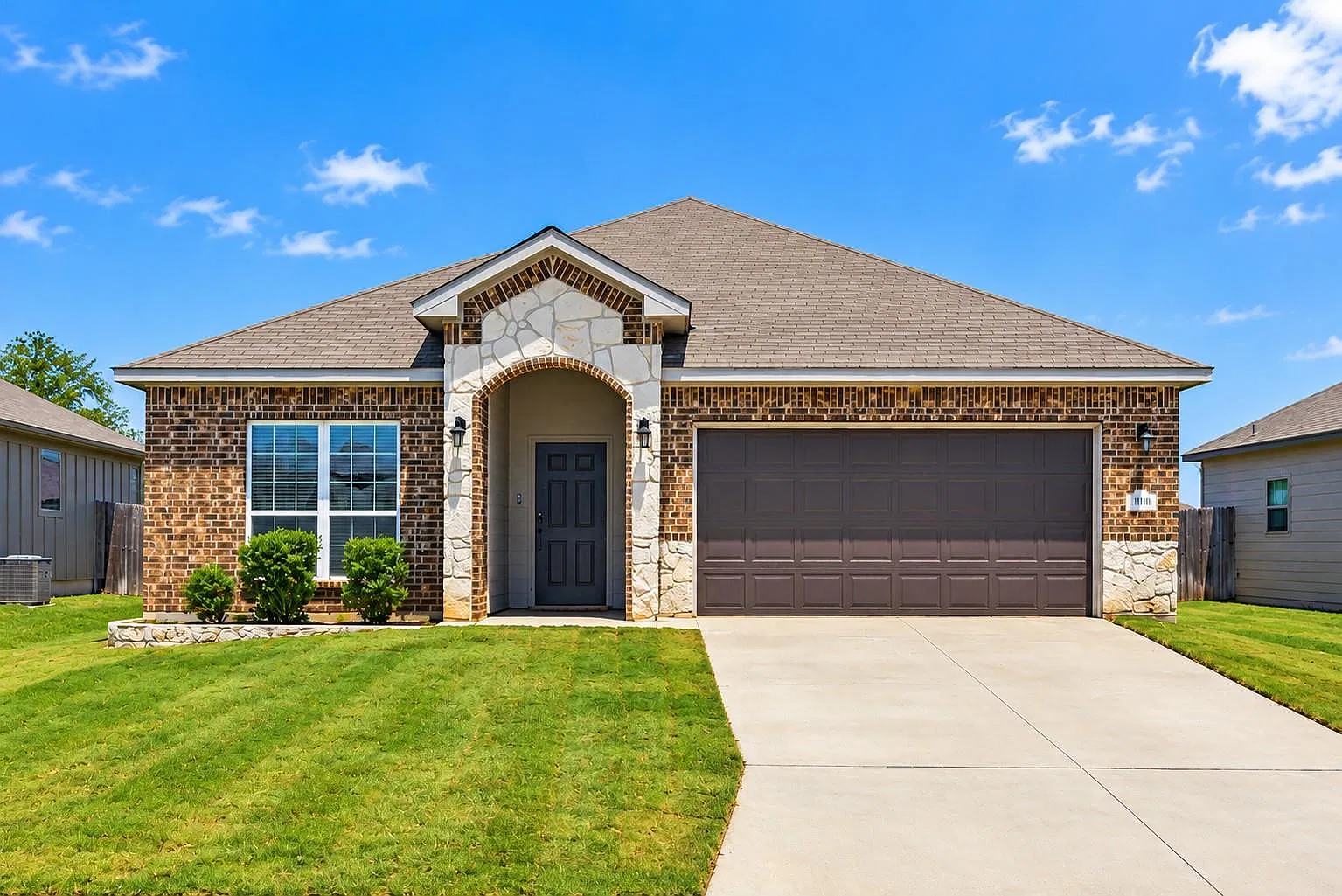 4 bed, 3.0 bath, 1836 sqft, $2,095 — Photo 1
