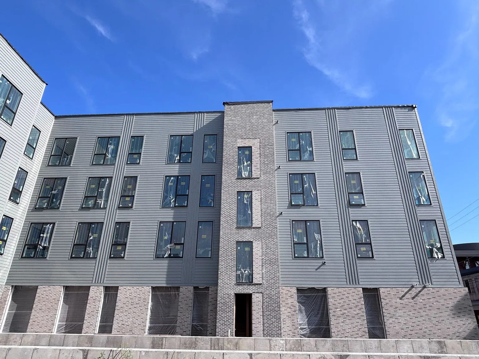 Emera — Photo 3