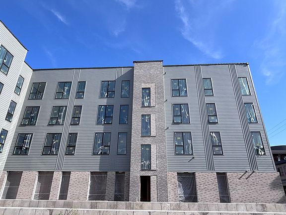 3rd image of 1020 Main St #308