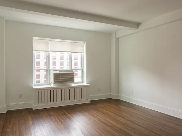 501 West 113th Street 1702 image 3 of 7