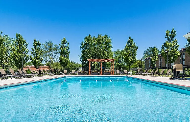 Prentiss Creek at Downers Grove Apartments — Photo 4