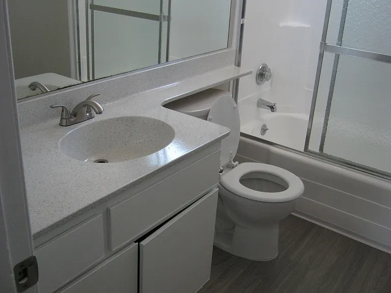 Ramona Apartments — Photo 9