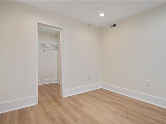 4th image of 631 S Broadway #1