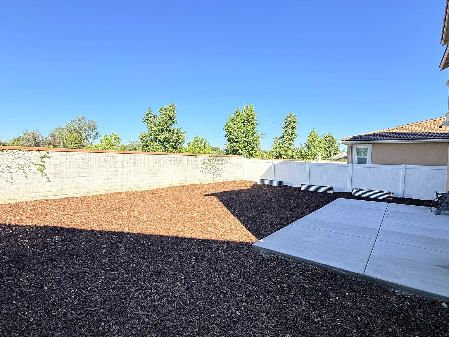 4 bed, 2211 sqft, $3,400 — Photo 2