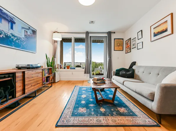 627 De Kalb Avenue image 7 of 19