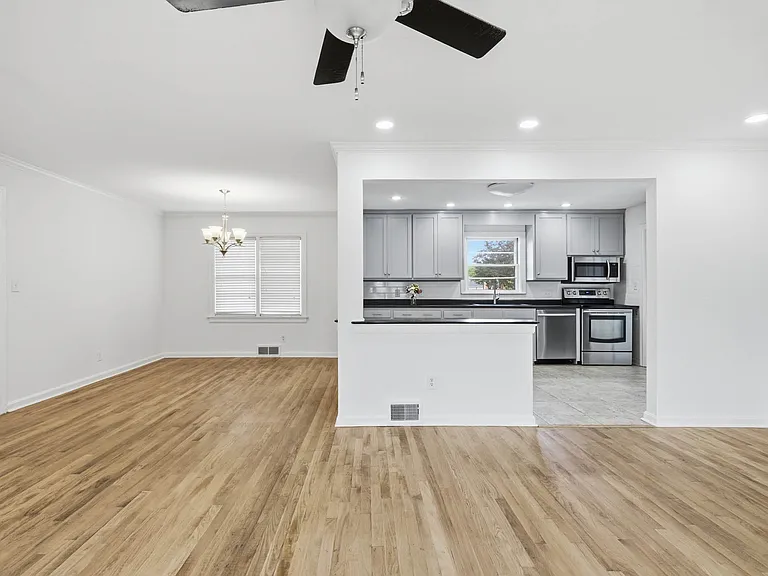 2037 Griffith Ave — Photo 5