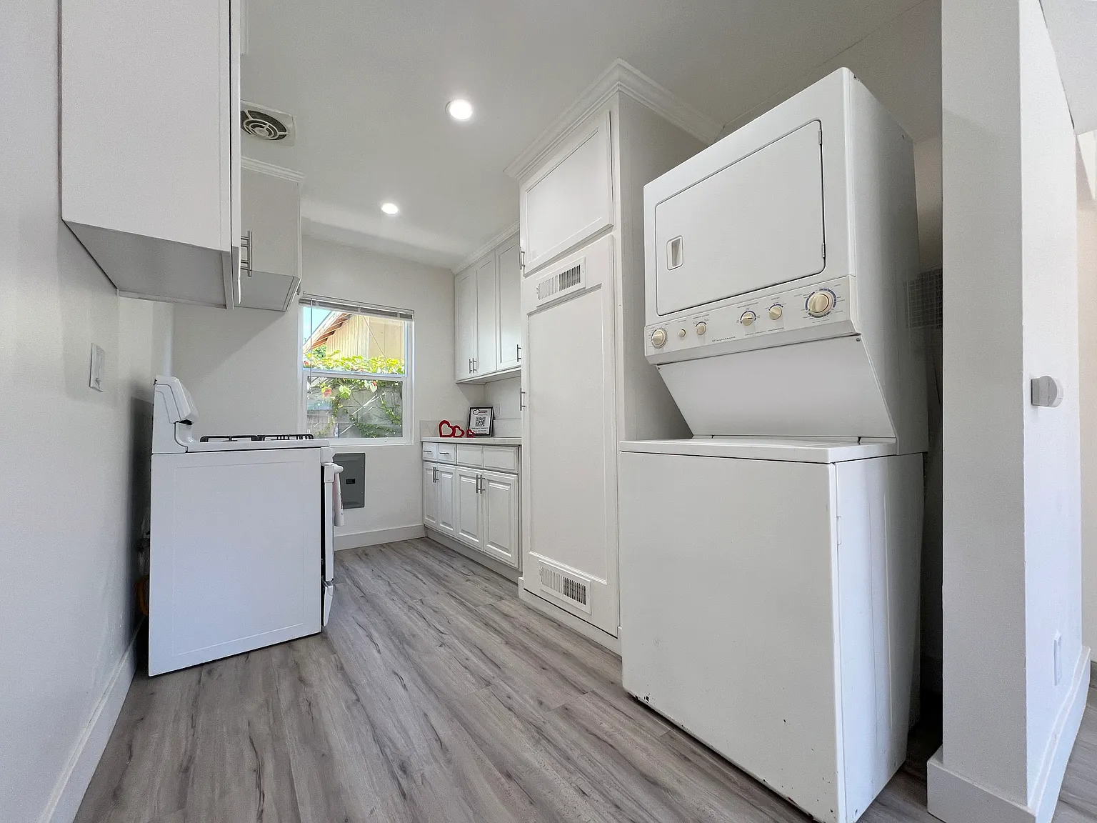 2 bed, 582 sqft, $1,995 — Photo 4