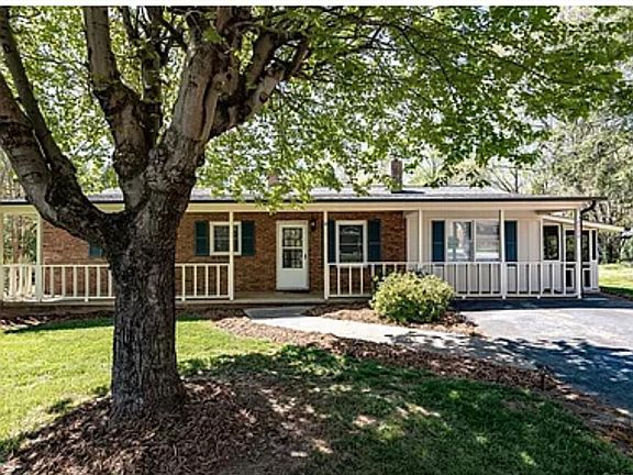 4th image of 2770 Twin Meadow Dr