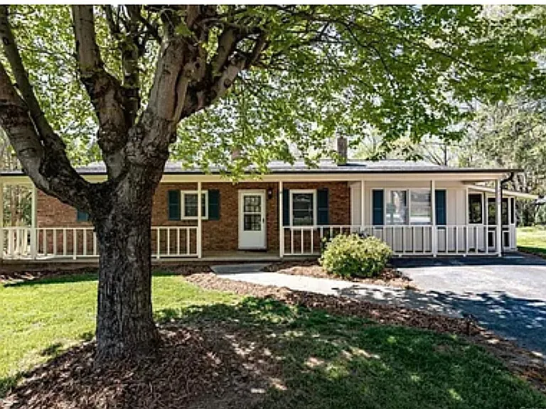 2770 Twin Meadow Dr — Photo 4