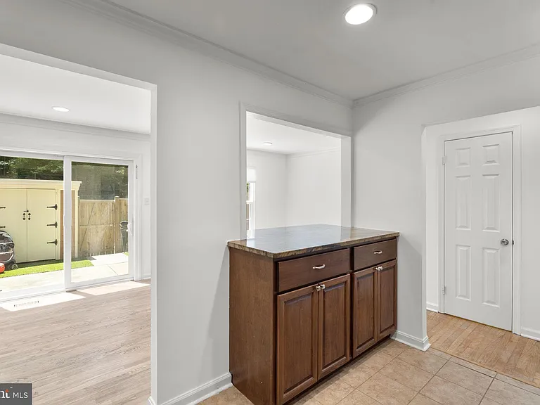 2407 Alsop Ct — Photo 11