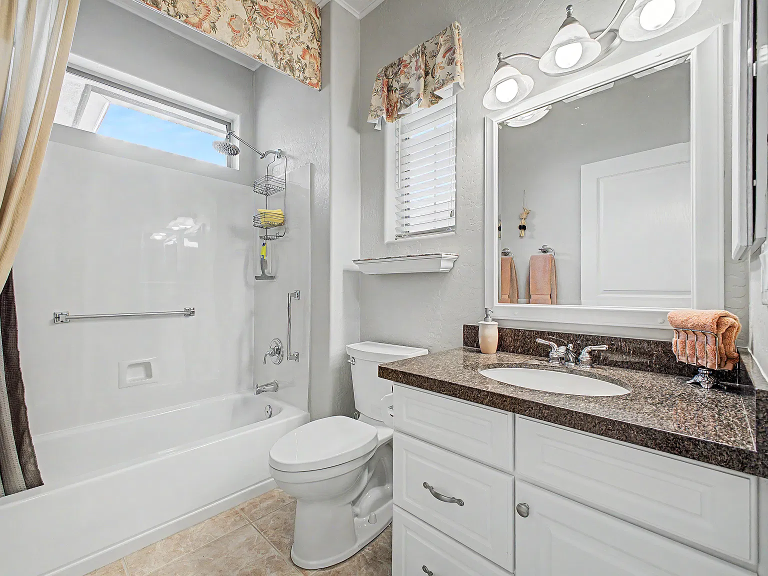 2 bed, 2361 sqft, $4,100 — Photo 1