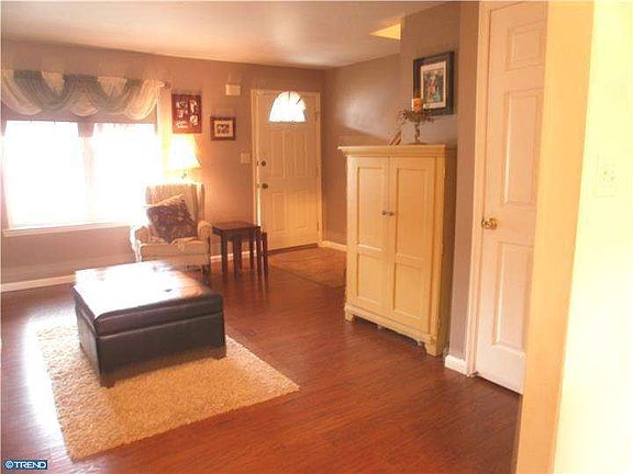 4th image of 249 Hickory Dr