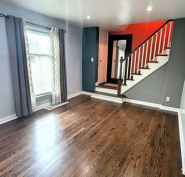 320 Beacon Pl — Photo 2