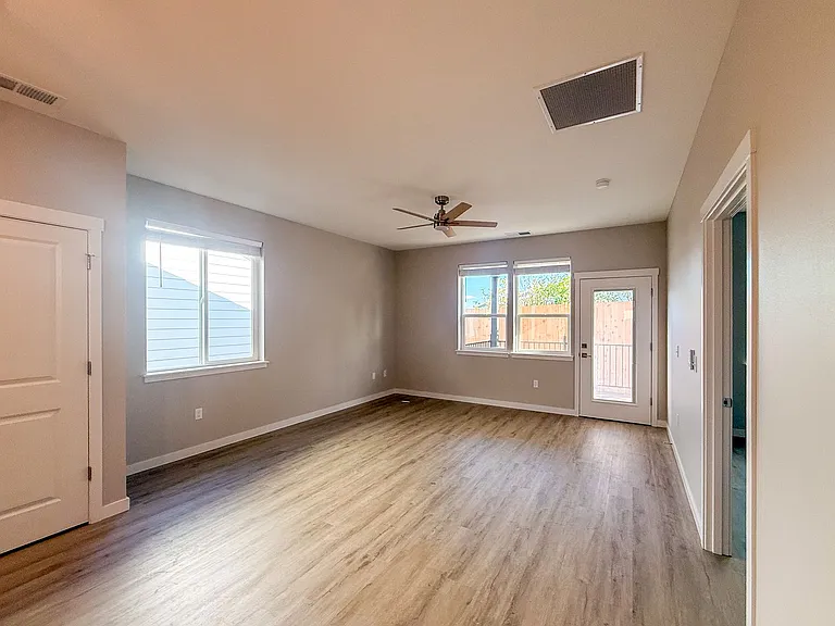 5534-5564 Skyline Rd S — Photo 84