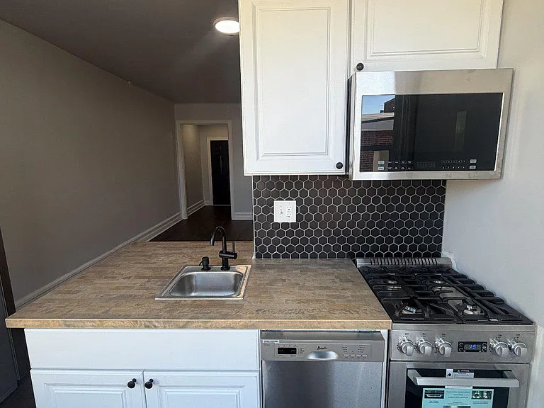850 N 22nd St #3 — Photo 2