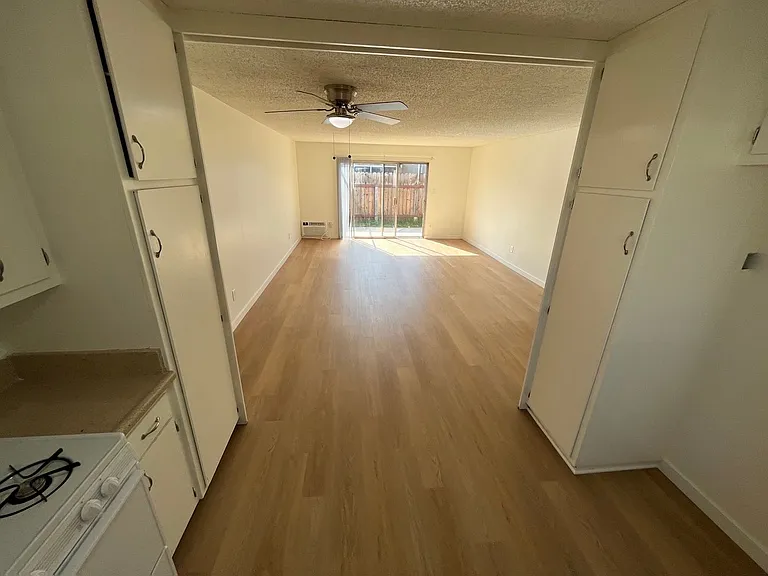 Lynrose Manor Apartments — Photo 2