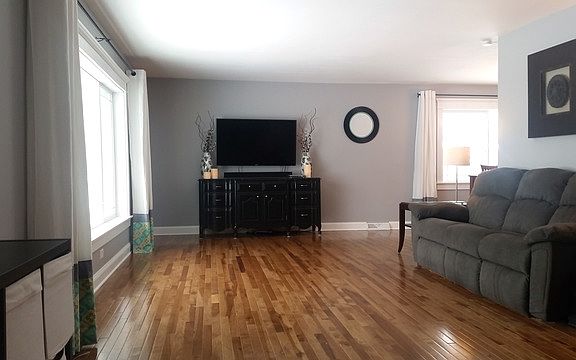 3rd image of 9800 S Kolmar Ave