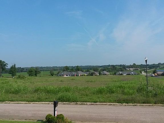 5th image of 74 Pin Oak Dr