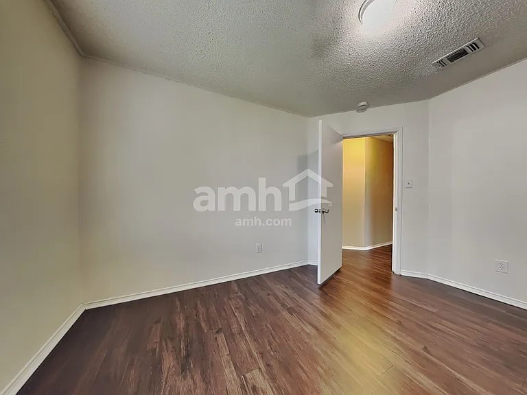 3235 Crystal Brook Ct — Photo 15
